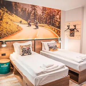 Hotel Three Dolphins With Rooftop Terracе, Varna